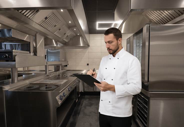 Welke HACCP-regels gelden voor de reiniging van een horecakeuken?